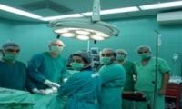 أطباء اردنيون يرقصون الدبكة في غرفة العمليات