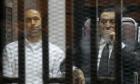 تبرئة مبارك ونجليه من تهم القتل والفساد