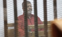 مرسي مرتديًا زي الإعدام لأول مرة أمام المحكمة