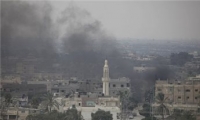 الجيش المصري ينسف منازلا بداخلها انفاق على حدود غزة برفح