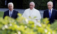 الرئيسان الفلسطيني والإسرائيلي مع البابا فرانسيس بالفاتيكان في صلاة مشتركة من أجل السلام
