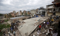 مقتل 1805 أشخاص في زلزال قوي في نيبال