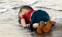 من هو الطفل السوري الغريق الذي هزَ العالم ؟
