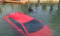 سائقة تسقط بسيارتها في بحيرة بسبب تعليمات الـ (GPS) 