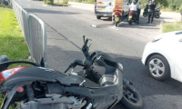 اصابة شابين (22 عامًا) بجراح متوسطة بحادث طرق بين دراجة نارية ومركبة في حيفا