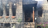 حريق  كبير في طبريا والشرطه تخلي احد المطاعم 