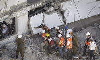 العثور على جثة اضافية تحت ركام مبنى انهار في تل أبيب