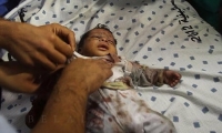 الطفل معتصم أخرجوه من تحت الانقاض فوجدوه يرضع من والدته وهي شهيدة