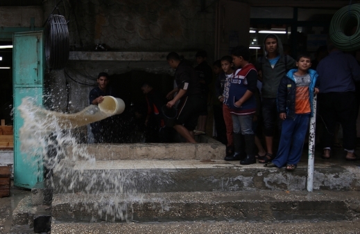الأمطار الغزيرة تغرق مدينة خانيونس في قطاع غزة 