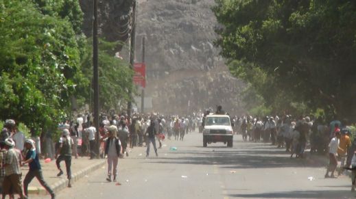 السعودية تشن غارات جوية على اليمن بالتحالف مع 10 دول للتصدي للحوثيين
