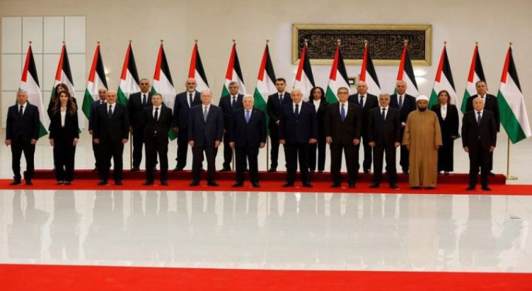الحكومة الفلسطينية الجديدة تؤدي اليمين الدستوري وتعقد اولى جلساتها