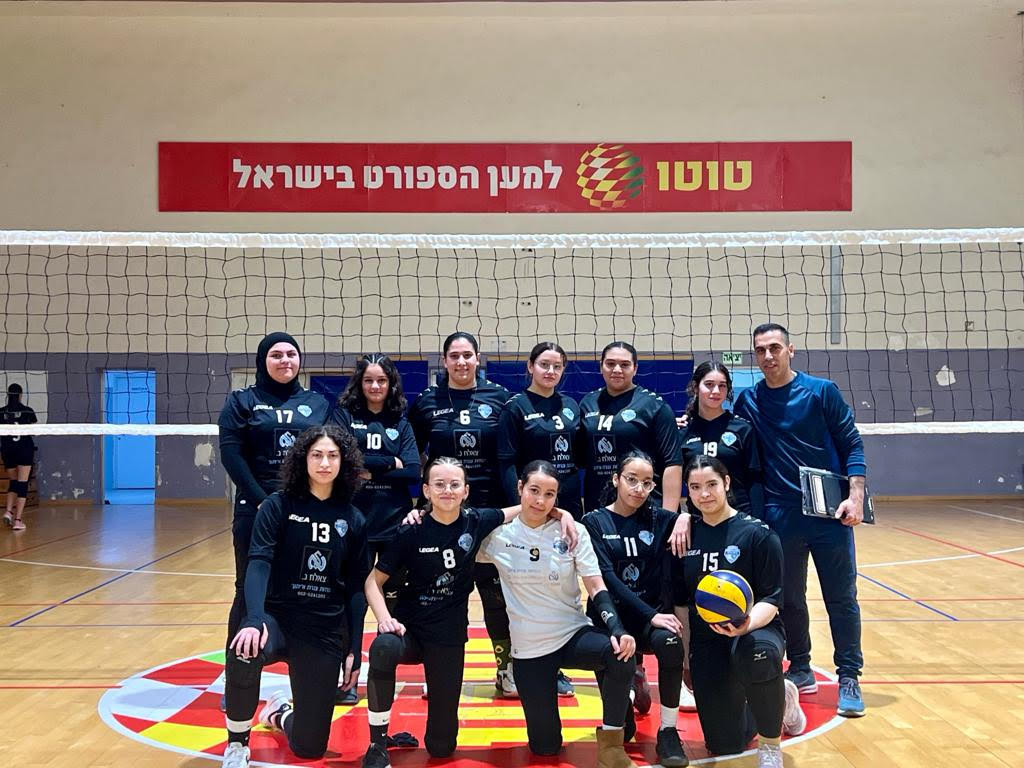 فريق فتيات هبوعيل جلجولية لكرة الطائرة فريق فتيات اور يهودا بالنتيجة 3-0