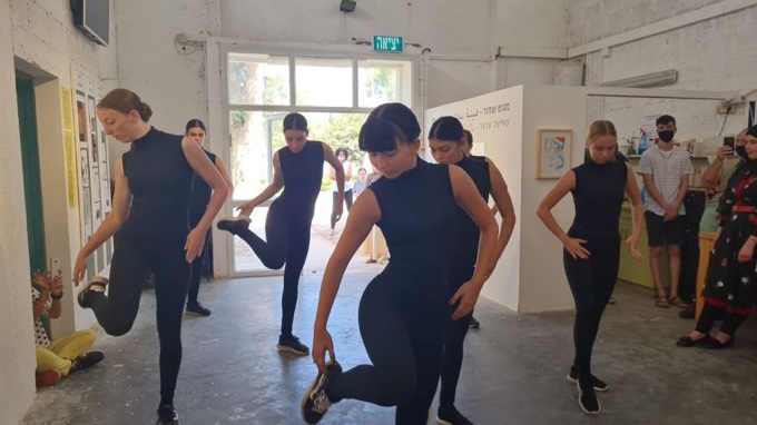 افتتاح معرض صينية سوداء للفنانة عائشة عرار ابنة جلجولية في غاليري GH غفعات حبيبة