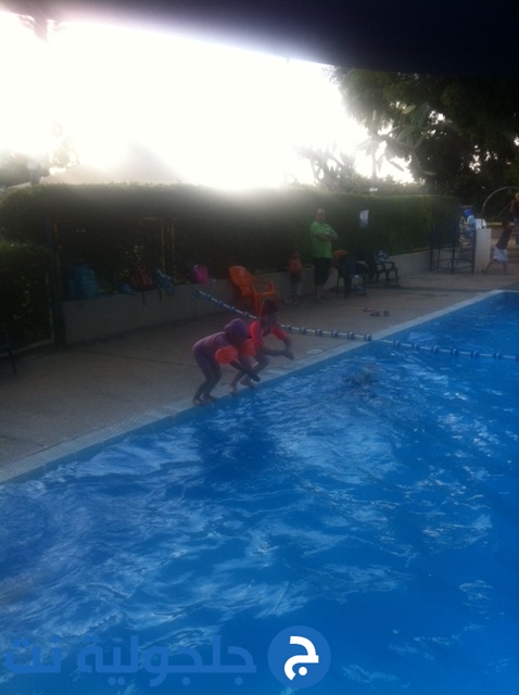 انهاء دورة سباحة لأطفال من جلجولية في بركة الطيرة