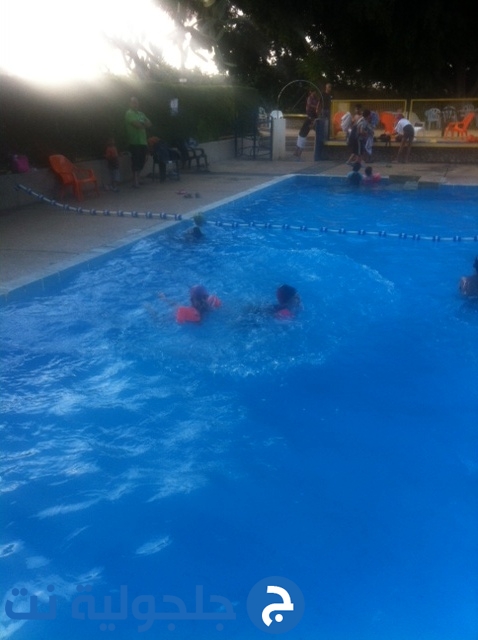 انهاء دورة سباحة لأطفال من جلجولية في بركة الطيرة